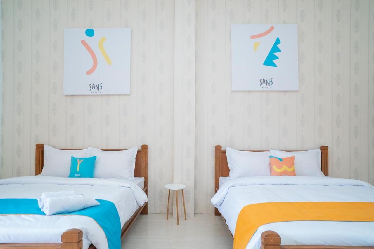 Sans Hotel Queen Batu Sumber Brantas Eksteriør bilde