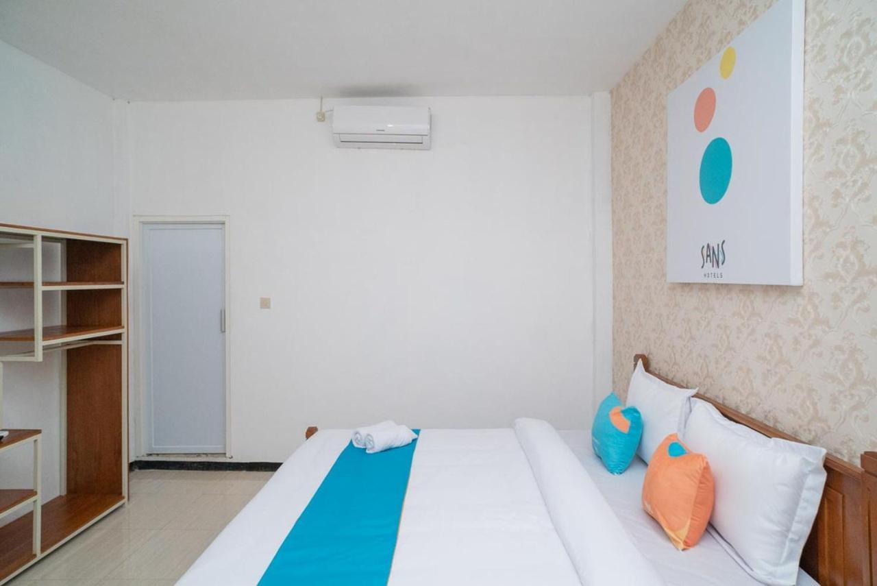 Sans Hotel Queen Batu Sumber Brantas Eksteriør bilde