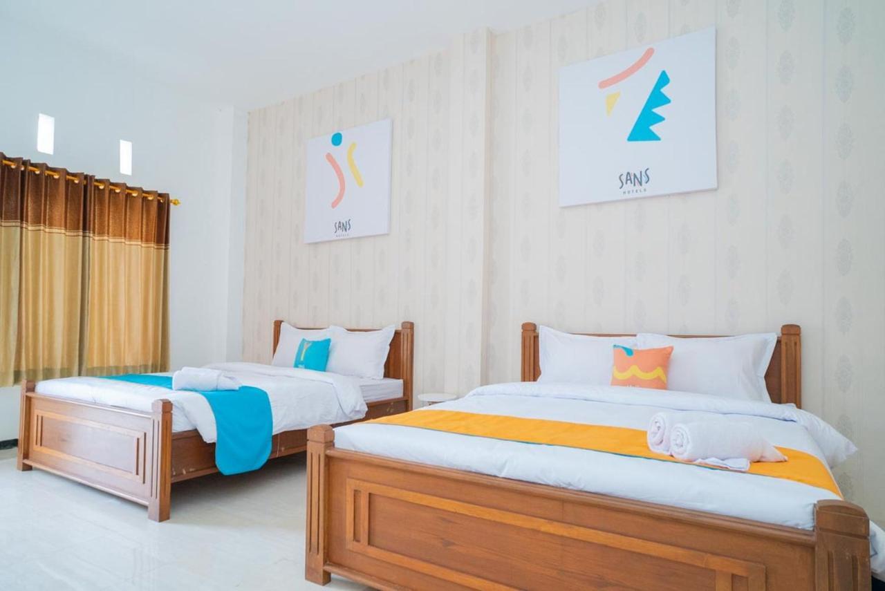 Sans Hotel Queen Batu Sumber Brantas Eksteriør bilde