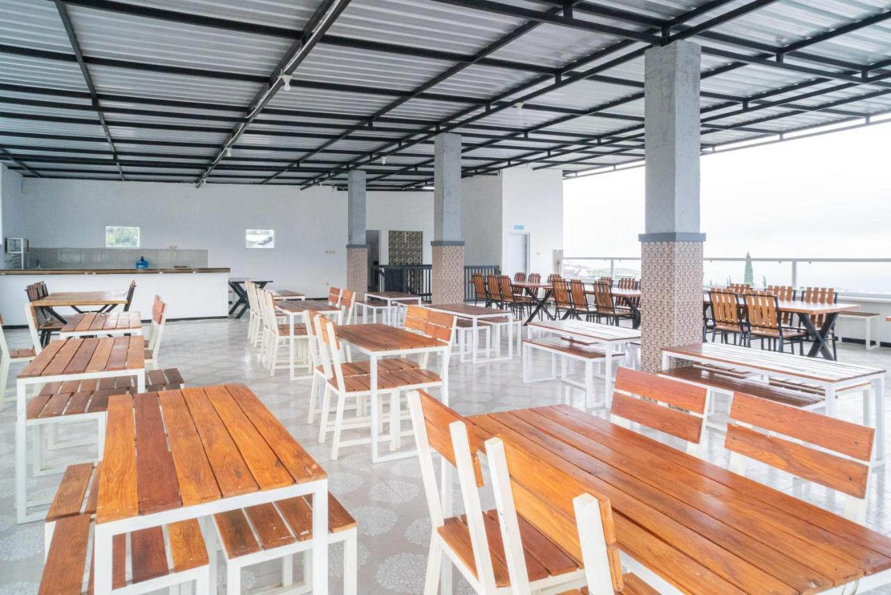Sans Hotel Queen Batu Sumber Brantas Eksteriør bilde